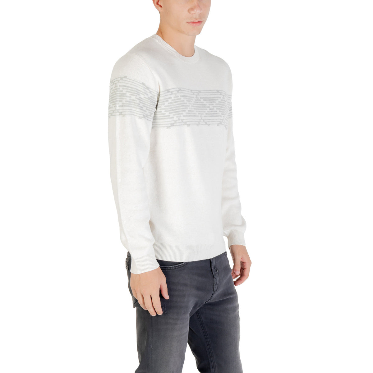 Image 3 : Pull col rond Antony Morato homme coloris blanc écru, coupe droite et bande graphique grise, modèle porté sur fond blanc — 9yvwh4-xt