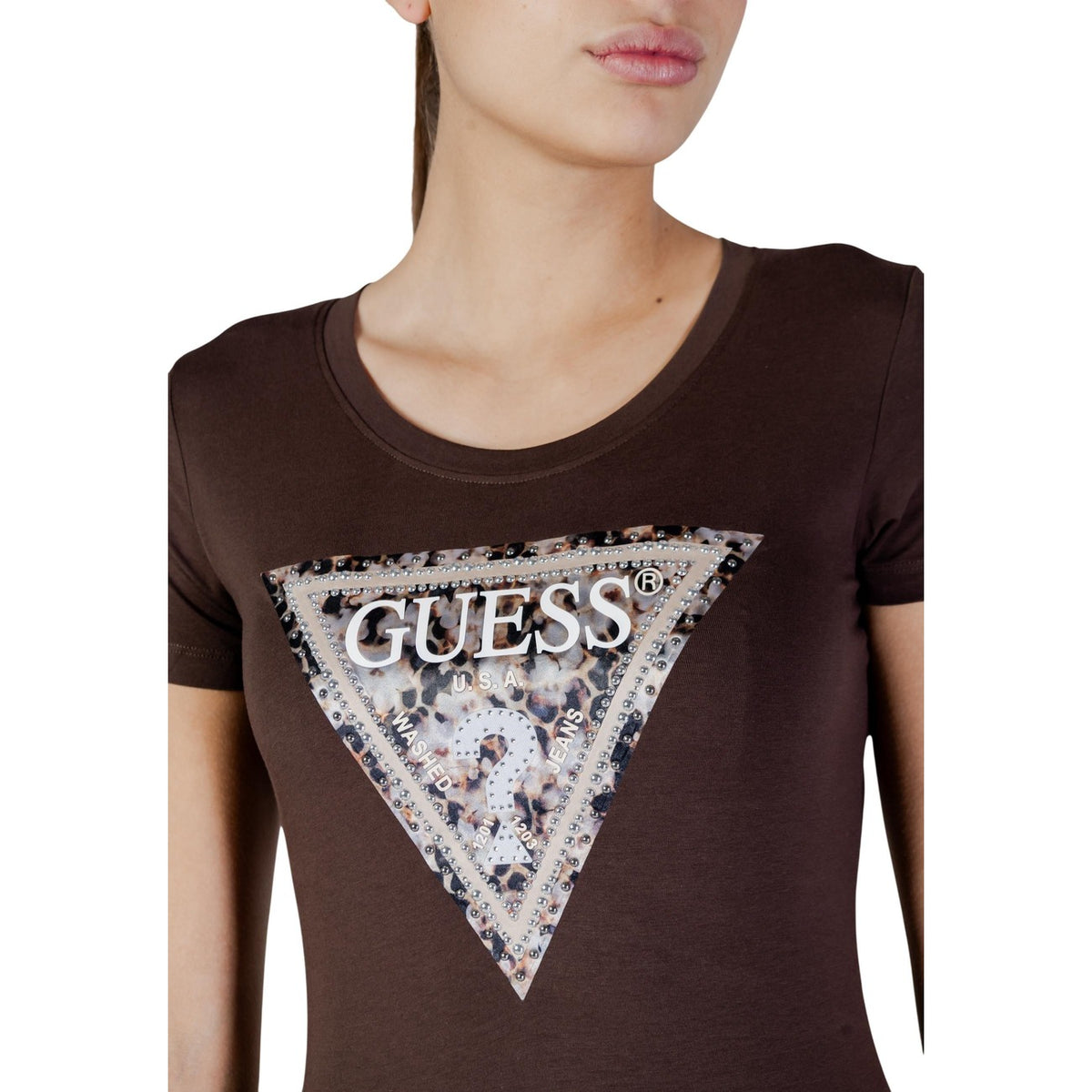 Image 2 : Détail imprimé t-shirt Guess marron pour femme col rond — delvale