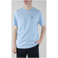 Image 4 : T-shirt Lyle & Scott homme vert porté, coupe moderne et décontractée — Delvale