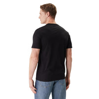 Image 3 : Détail de l'imprimé logo Calvin Klein Est. 1968 sur t-shirt noir, typographie blanche contrastée — Delvale