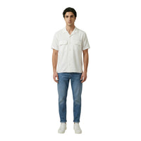 Image 3 : Vue trois quarts de la chemise Antony Morato col camp boutonnée sur jean bleu, style casual masculin — Delvale