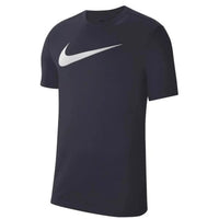 Image 3 : T-shirt Nike homme bleu marine, vue de trois quarts mettant en valeur la coupe décontractée et les manches courtes — Delvale