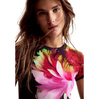 Image 2 : Détail des motifs floraux artistiques sur t-shirt Desigual femme bleu en coton — delvale