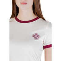 Image 2 : Détail du monogramme G entrelacé brodé bordeaux et liserés à l'encolure du t-shirt Guess Active beige — delvale
