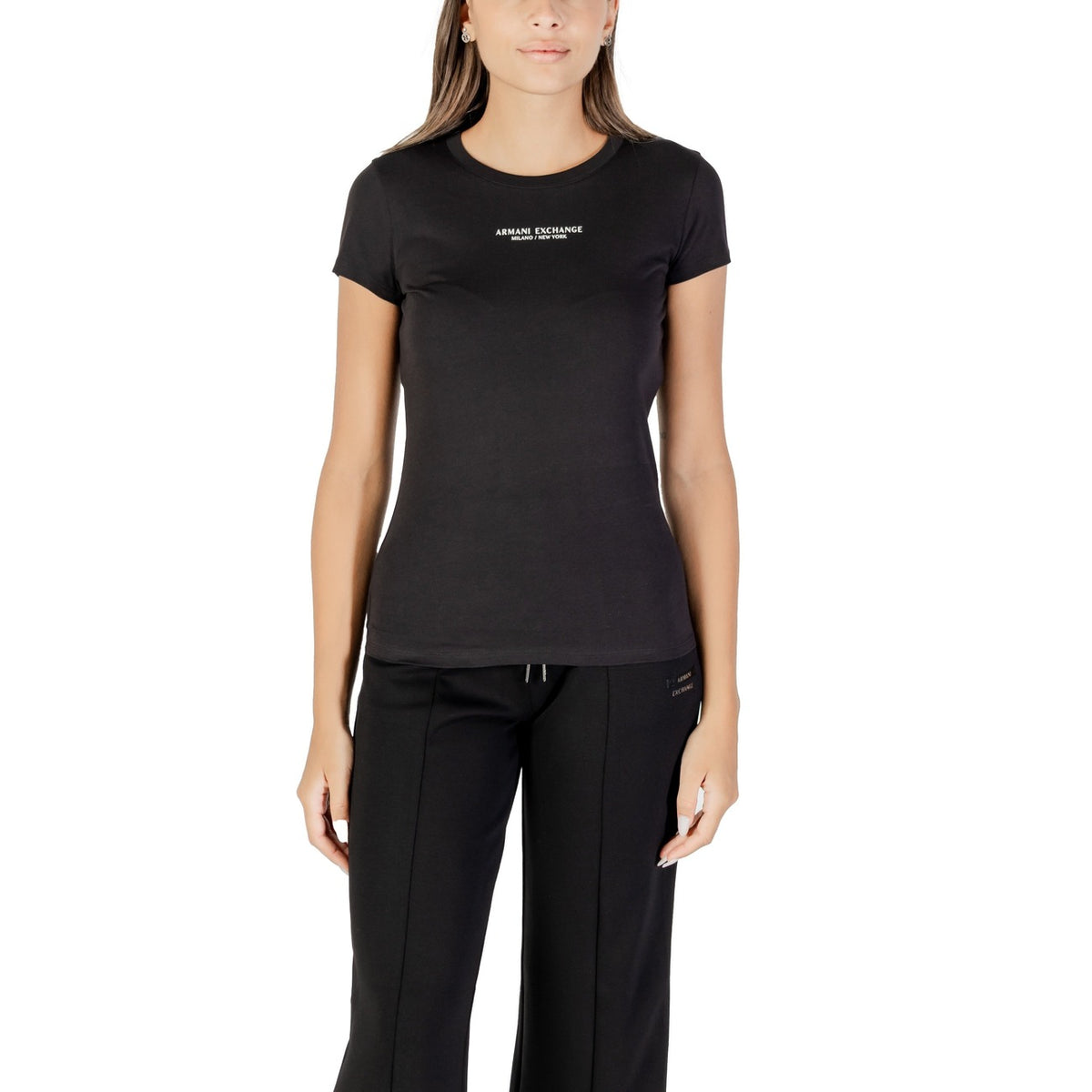 Image 1 : T-shirt Armani Exchange femme noir avec impression moderne, col rond et manches courtes — delvale