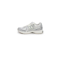Image 3 : Sneaker New Balance 1906R femme blanc argenté, design Y2K avec logo emblématique — delvale