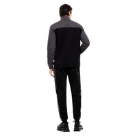Image 2 : Détail du survêtement EA7 noir homme montrant la coupe moderne et les finitions — Delvale