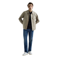 Image 2 : Détail de la coupe droite du jean Replay homme en denim stretch bleu moyen, vue frontale — Delvale