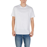 Image 6 : T-shirt Armani Exchange homme vert porté, look casual — Delvale