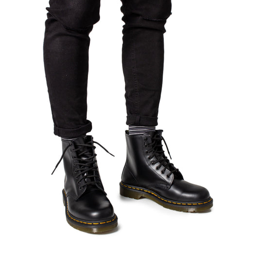 Bottes Dr. Martens 1460 homme noires en cuir lisse portées