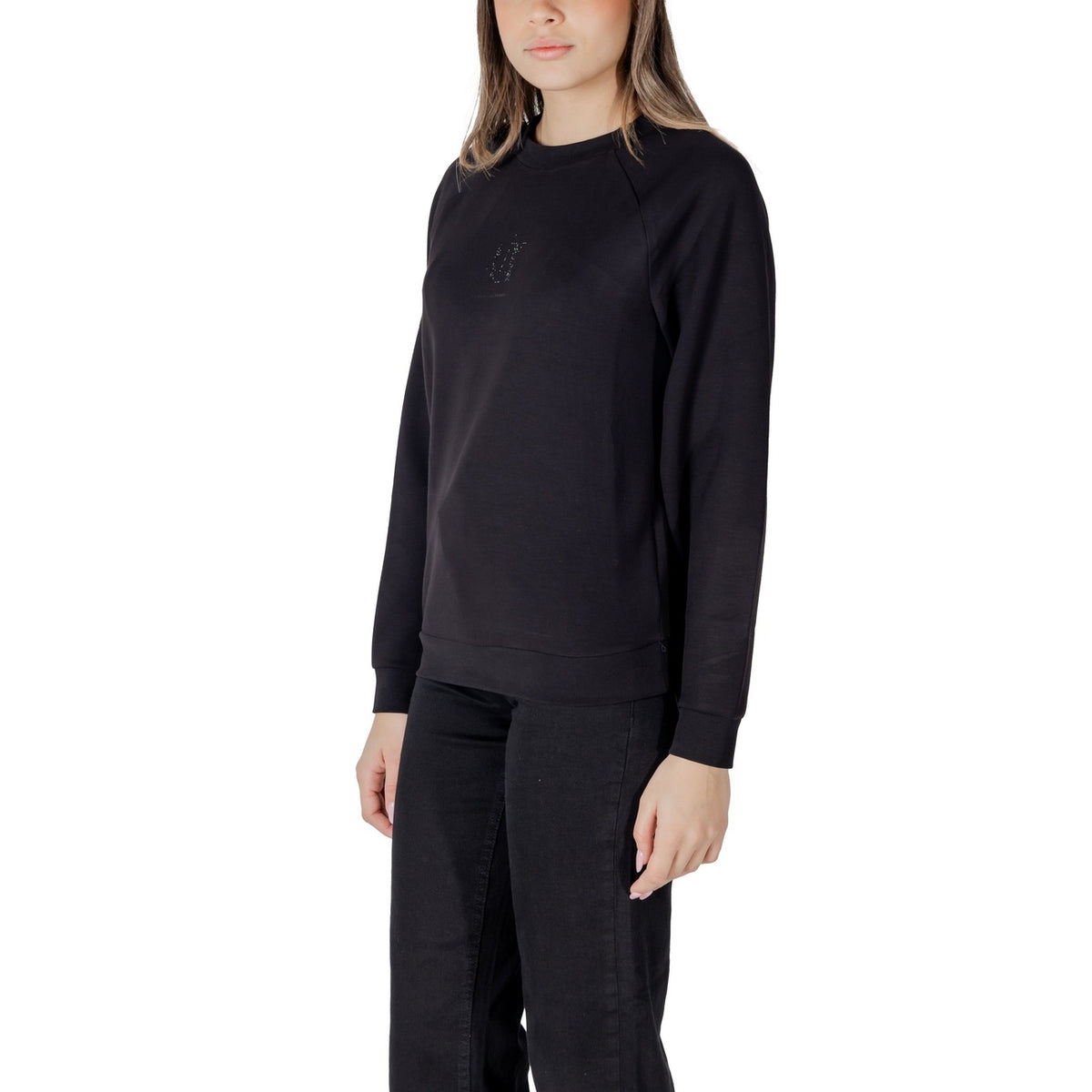Image 3 : Sweat Armani Exchange femme noir porté, coupe moderne et fluide — Delvale