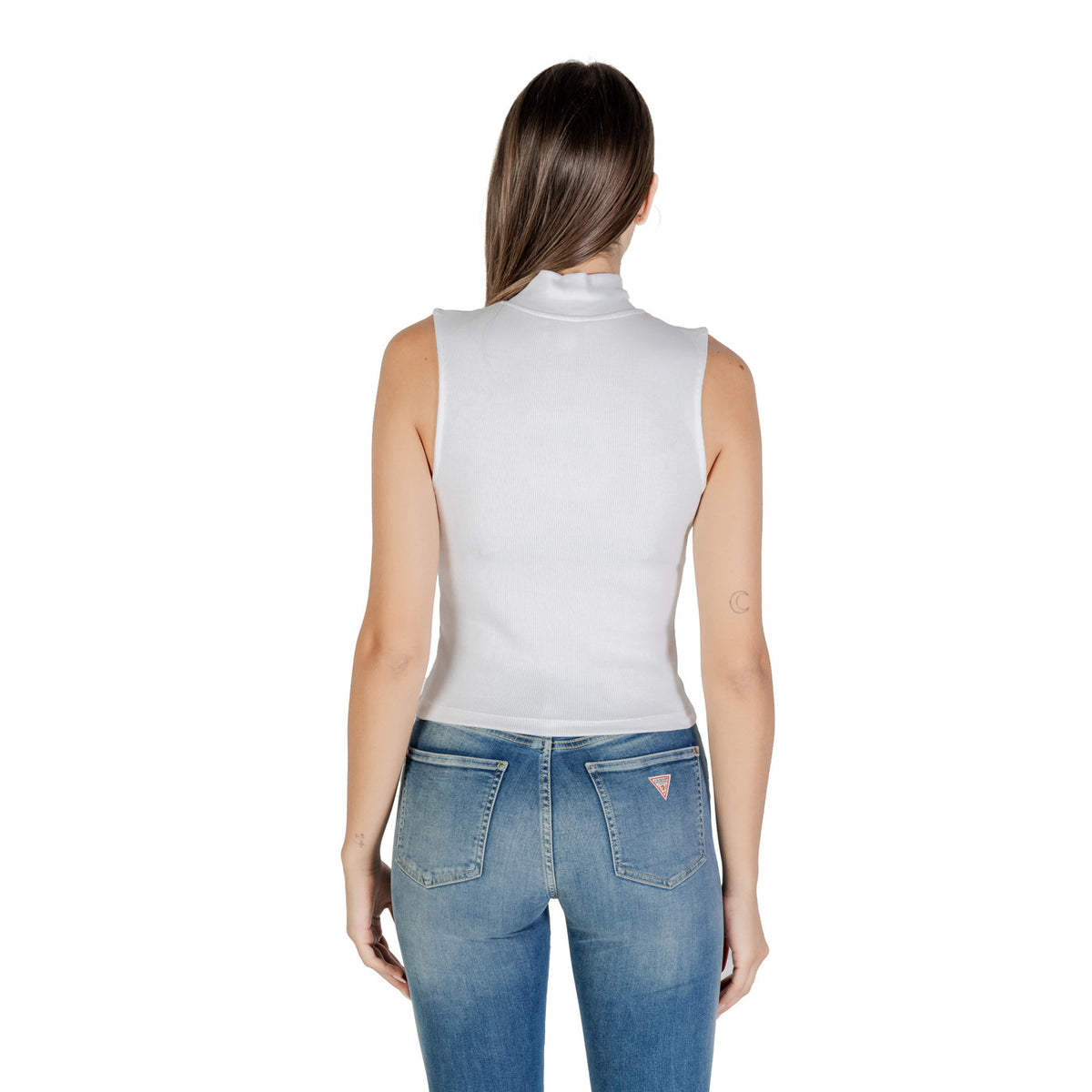 Image 2 : Détail du col montant et fermeture zip du top blanc Calvin Klein Jeans femme — delvale