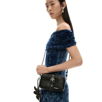 Image 2 : Vue détaillée du sac Desigual marron effet cuir patiné avec œillets et fermeture zip — delvale