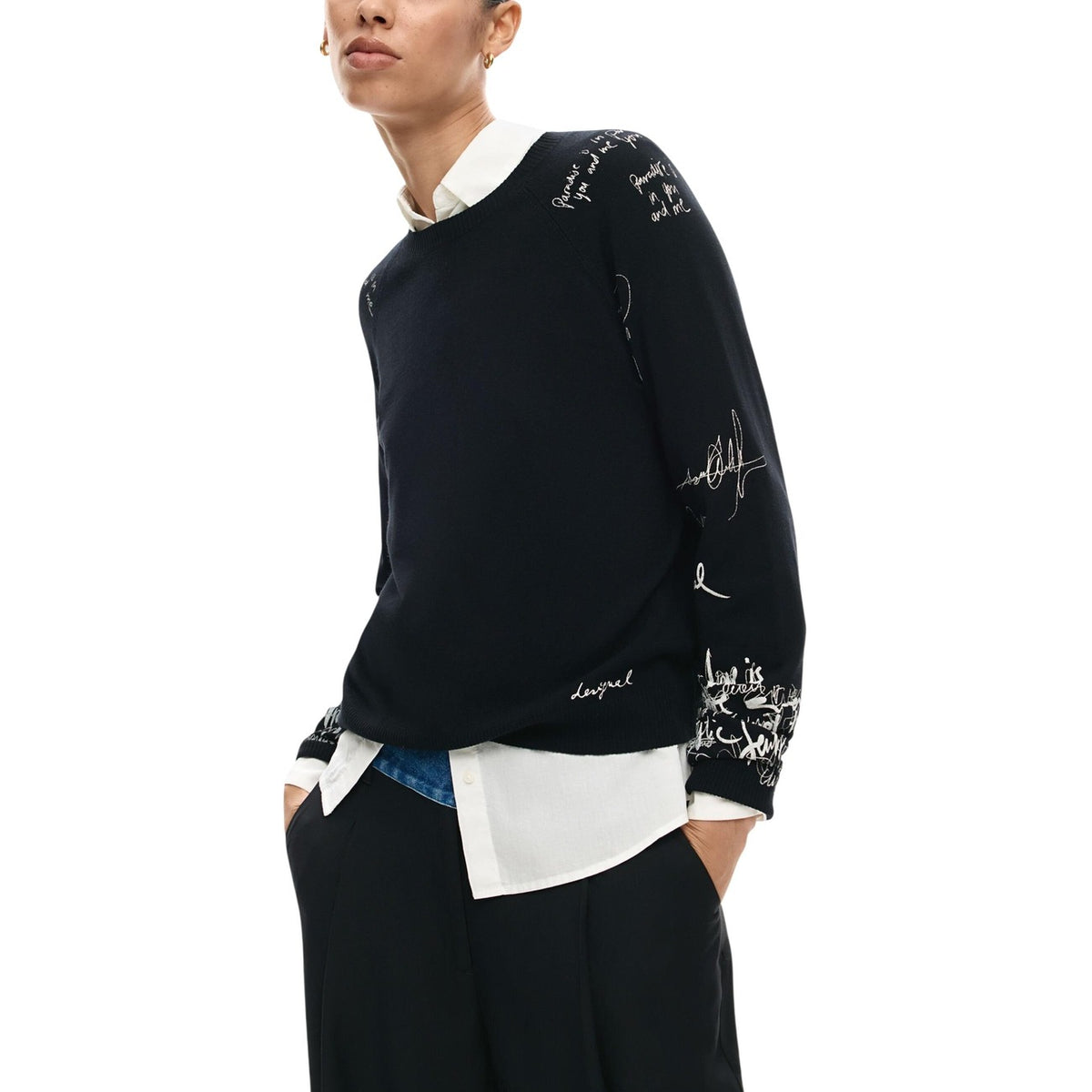 Image 3 : Vue complète du pull Desigual femme noir avec impression, coupe droite et manches longues — delvale