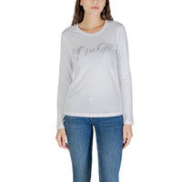 Image 1 : Liu Jo t-shirt femme blanc à manches longues avec logo strass argenté, porté avec un jean brut — Delvale