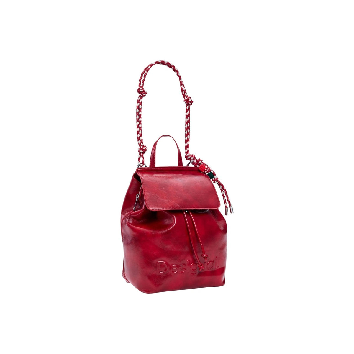 Image 2 : Détail sac à dos Desigual rouge brillant avec breloques et finitions corde — delvale