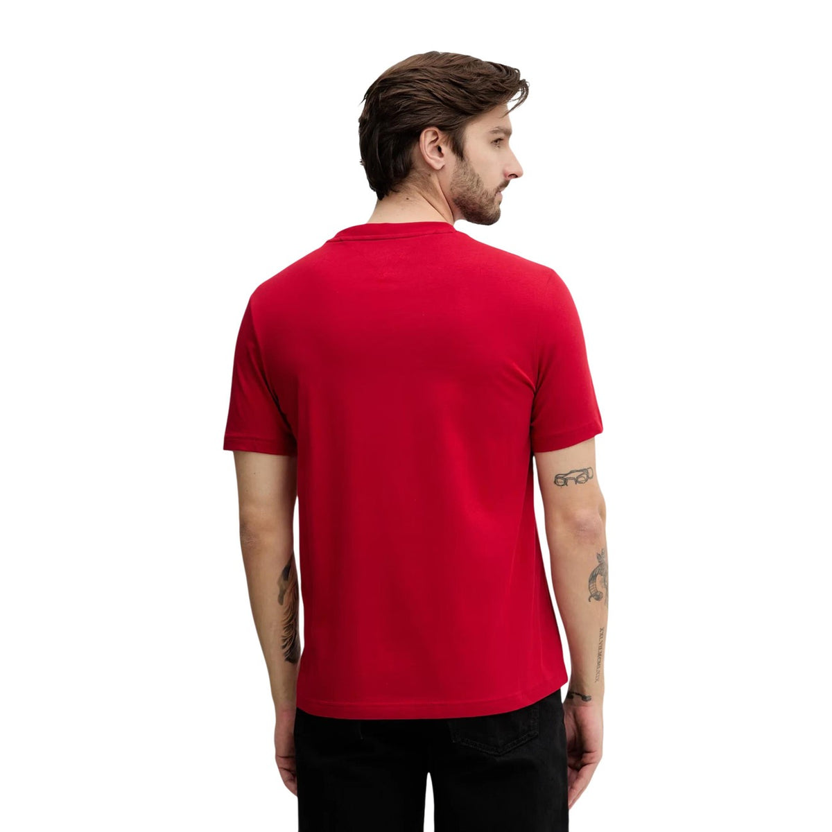 Image 3 : Détail du logo Hilfiger 1985 brodé en blanc et bleu marine sur t-shirt rouge Tommy Hilfiger Jeans — Delvale