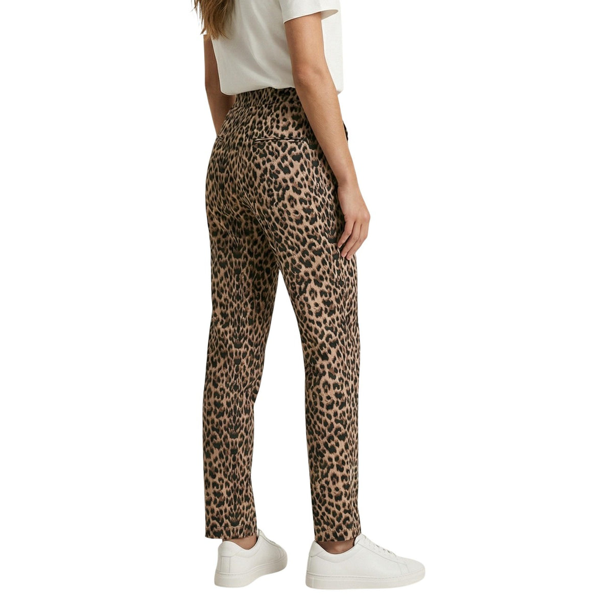 Image 2 : Vue de face du pantalon Only motif léopard beige et noir avec ceinture élastique et cordon de serrage — Delvale