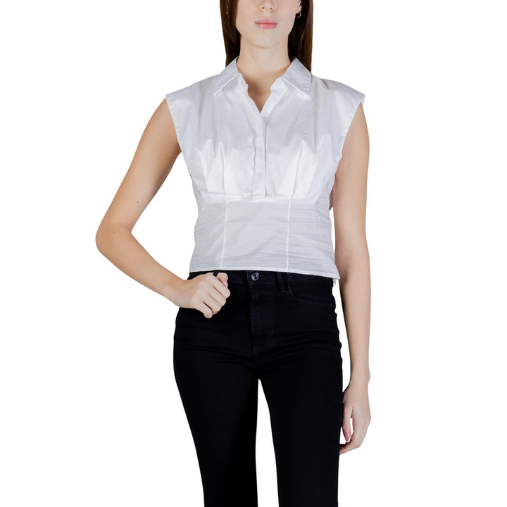 Image 1 : Blouse Guess femme blanche sans manches col classique vue de face — Delvale