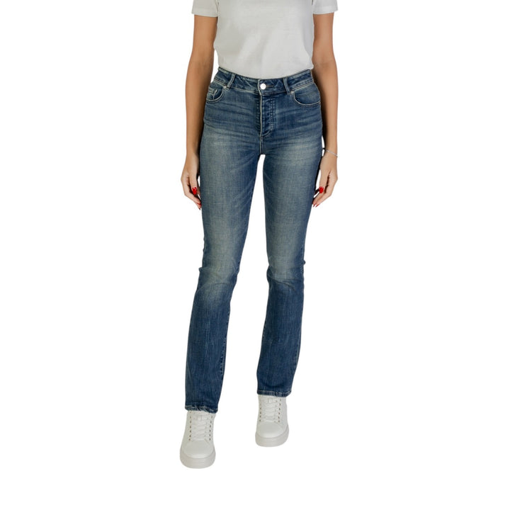 Image 1 : Jean femme Armani Exchange bleu à effet usé vintage avec fermeture zip — delvale