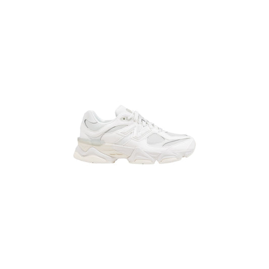 New Balance 9060 blanche femme vue de profil, baskets blanches lifestyle pouvant convenir aussi aux hommes selon la pointure