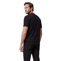 Image 2 : Vue de face du t-shirt New Balance homme noir avec motif logo oval rouge sur fond blanc — Delvale