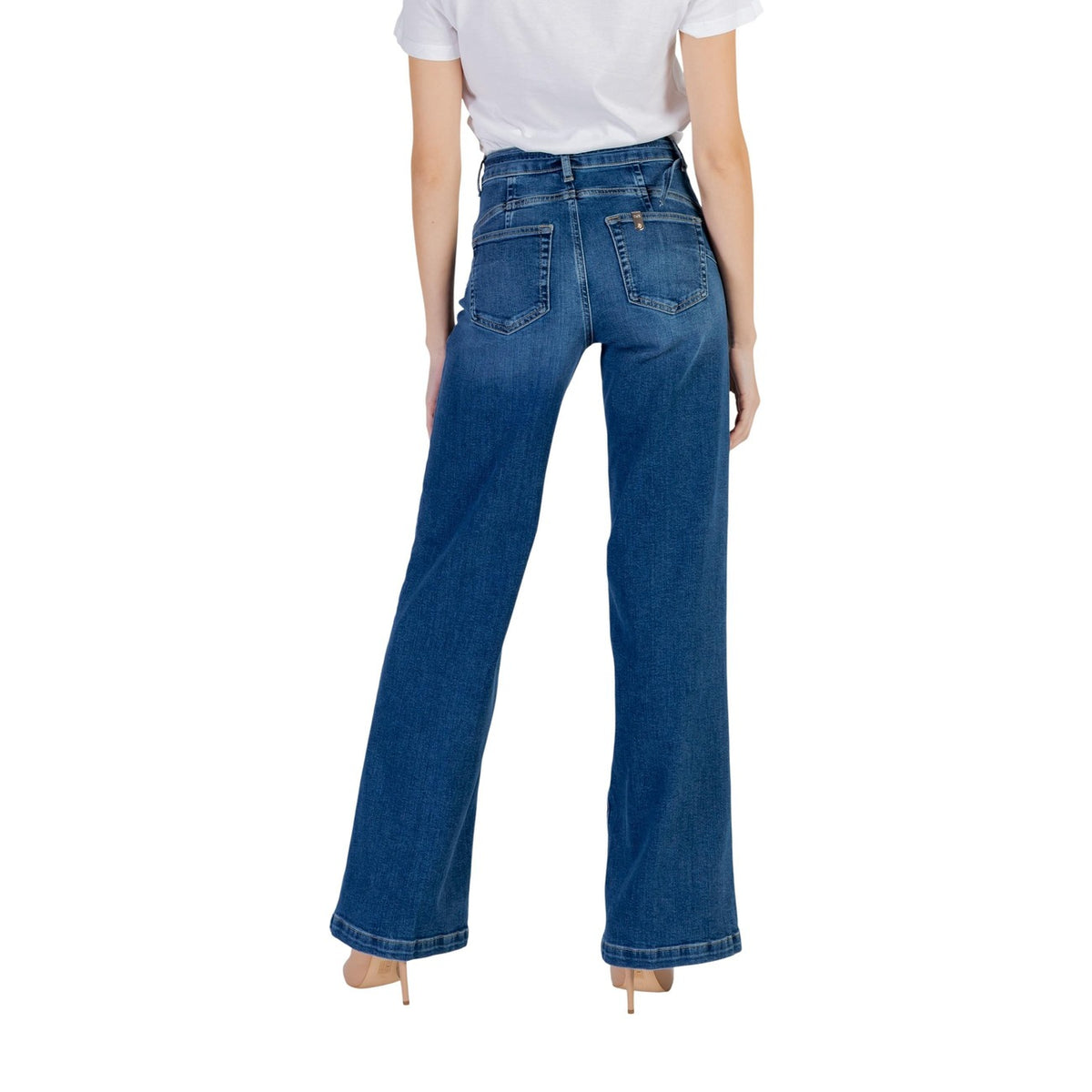 Image 3 : Jean Liu Jo femme wide leg bleu denim, silhouette complète mettant en valeur la taille haute et la coupe fluide — Delvale