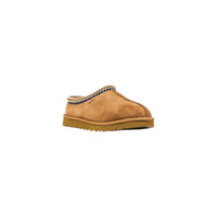 Image 2 : Détail des mules Ugg beige montrant la qualité du cuir et du confort — delvale
