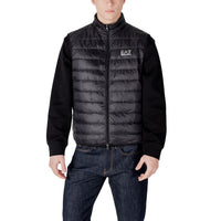 Image 4 : Gilet EA7 homme bleu porté, style sportif urbain — Delvale
