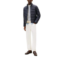 Image 3 : Veste Tommy Hilfiger Jeans homme bleue portée, style décontracté chic — Delvale