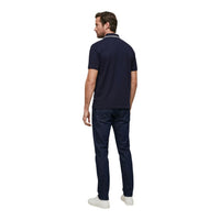 Image 2 : Détail du col polo Guess avec fermeture boutonnée et finitions premium — Delvale