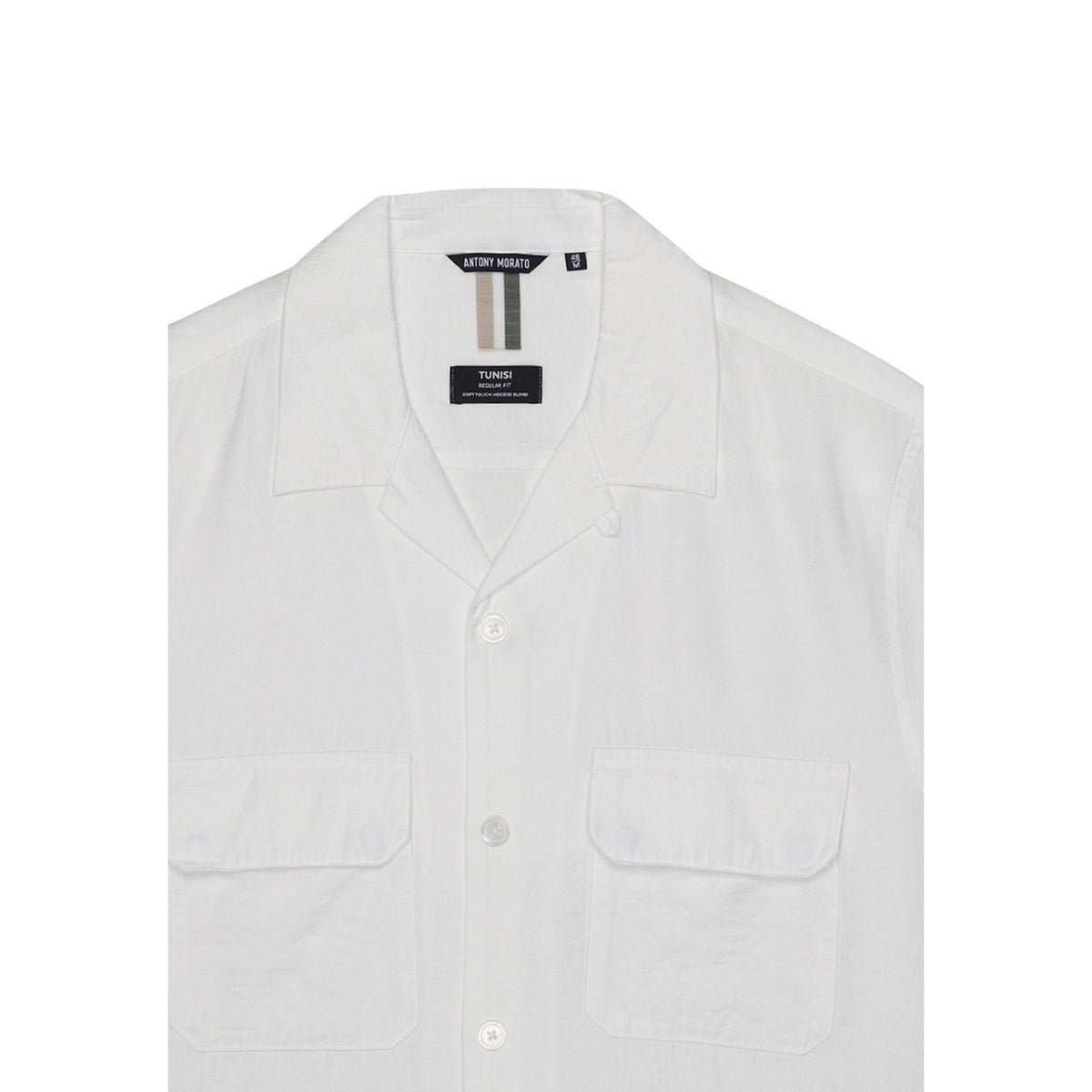 Image 5 : Silhouette complète homme en chemise Antony Morato manches courtes ivoire et jean denim — Delvale