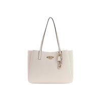 Image 5 : Sac à main Guess beige dimensions généreuses, porté en situation urbaine chic — delvale