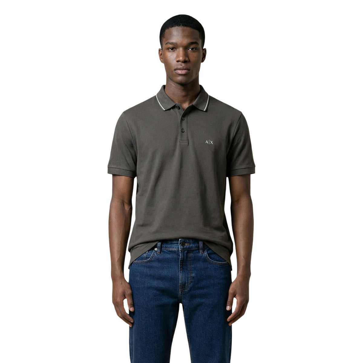 Polo Armani Exchange homme kaki piqué liseré blanc logo AX — vue de face portée — Delvale