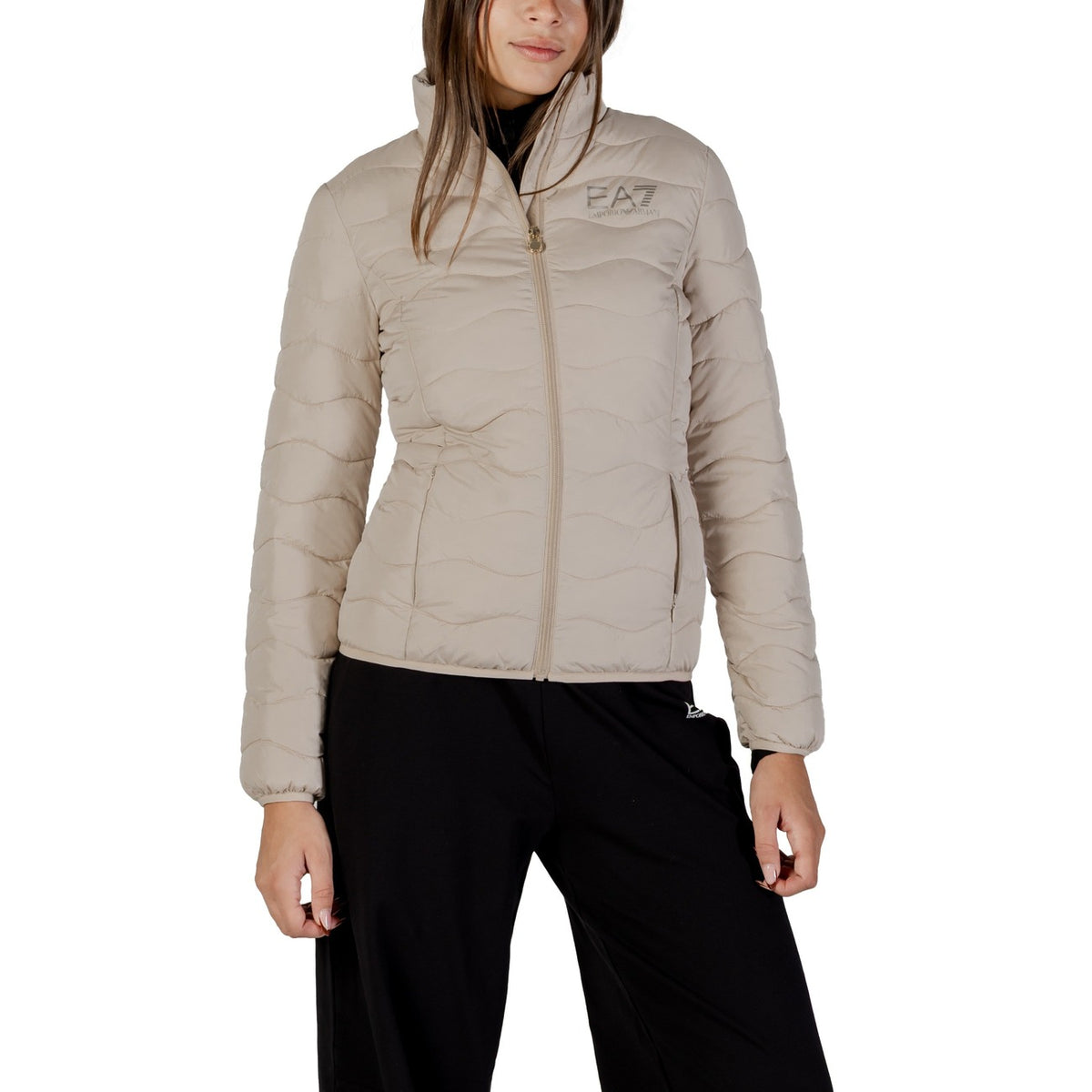 Image 3 : Veste EA7 femme beige col montant, vue d'ensemble style sportif — delvale