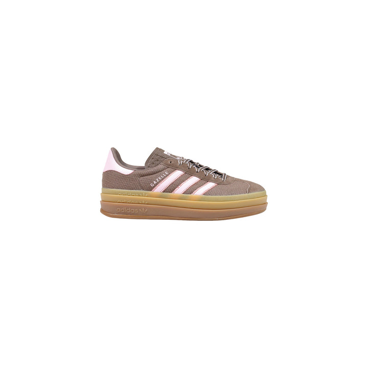 Image 1 : Adidas Originals Gazelle Bold vue de profil droit, tige cuir taupe, bandes roses, semelle plateforme gum — Delvale