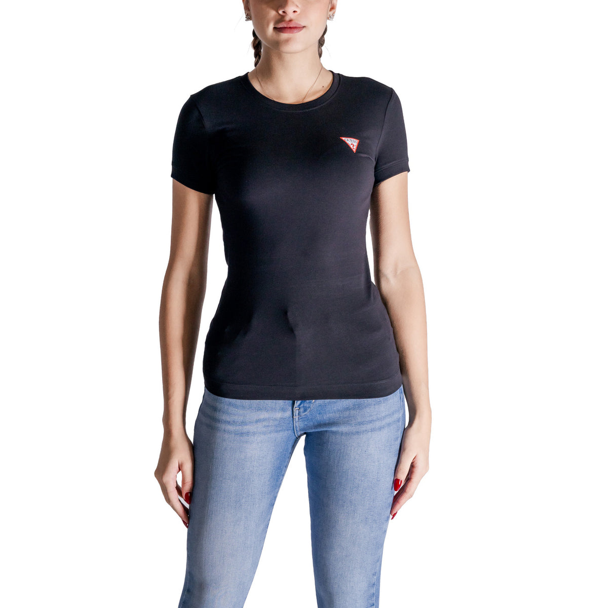 Image 4 : T-shirt blanc Guess femme porté coton lycra élégance américaine — delvale