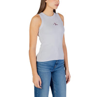 Image 4 : Débardeur Calvin Klein Jeans femme porté sur jean taille haute, look casual chic vue mi-corps — Delvale