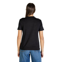 Image 2 : Détail de l'imprimé distinctif sur t-shirt Calvin Klein Jeans noir femme, coupe moderne — delvale