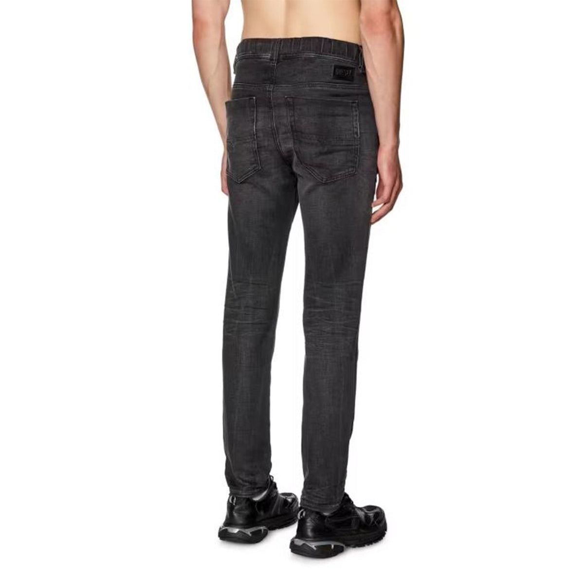 Image 2 : Détail taille élastique et cordon noir du jean Diesel homme jogg denim noir délavé — Delvale