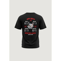 Image 3 : Détail du motif graphique imprimé rouge et blanc sur le t-shirt New Balance homme noir — Delvale
