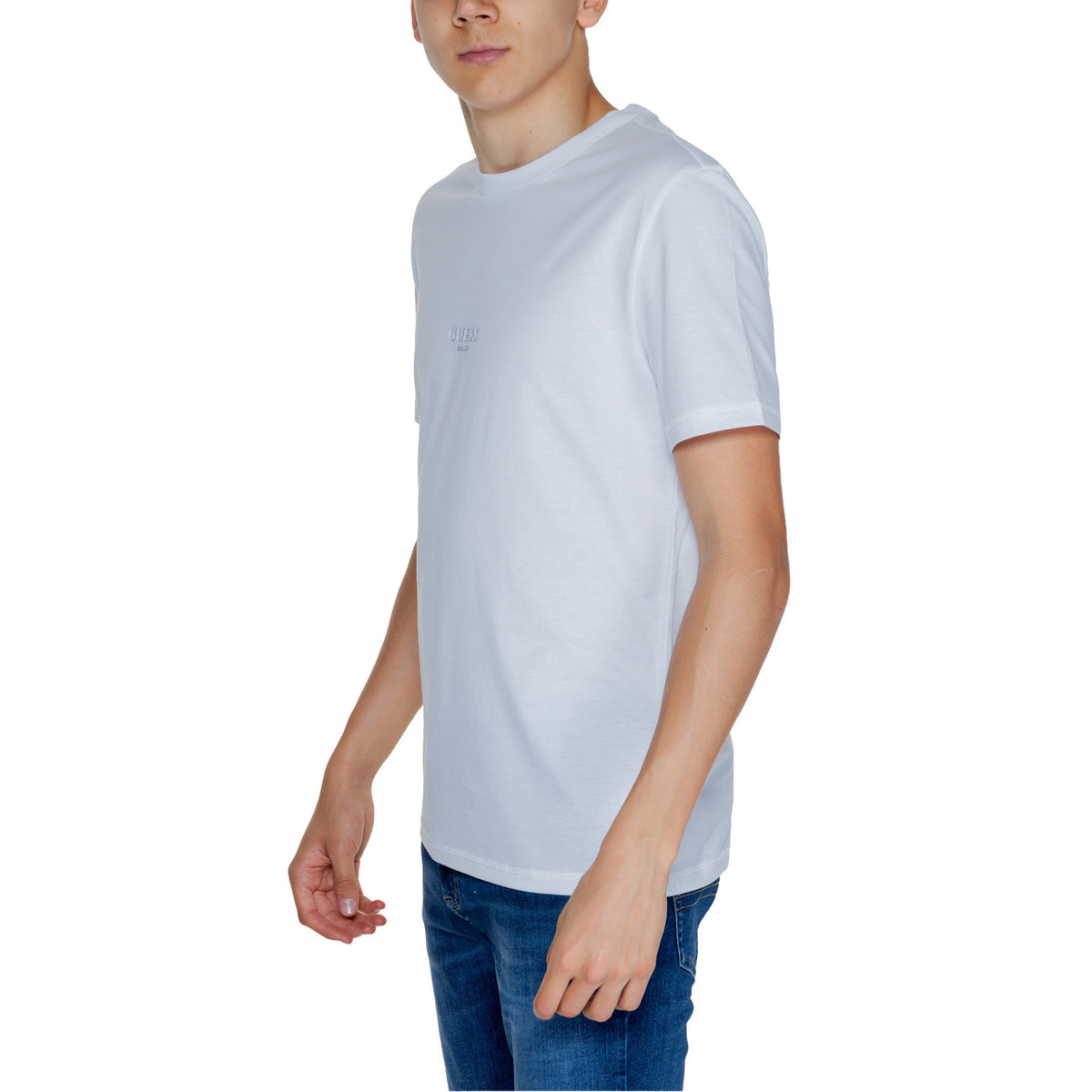 Image 3 : Vue face t-shirt Guess homme blanc design épuré intemporel — Delvale