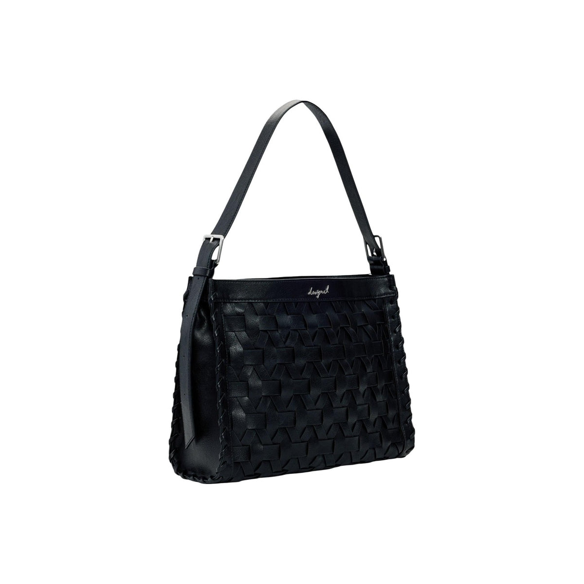 Image 2 : Détail du tressage chevrons géométrique sur sac Desigual noir en similicuir avec signature cursive — Delvale