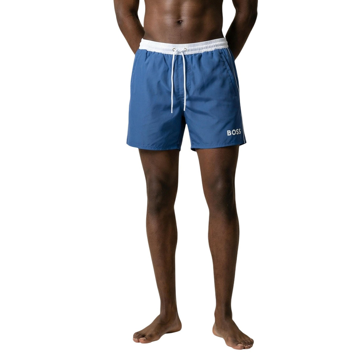 Short de bain Boss homme coloris bleu marine — vue portée