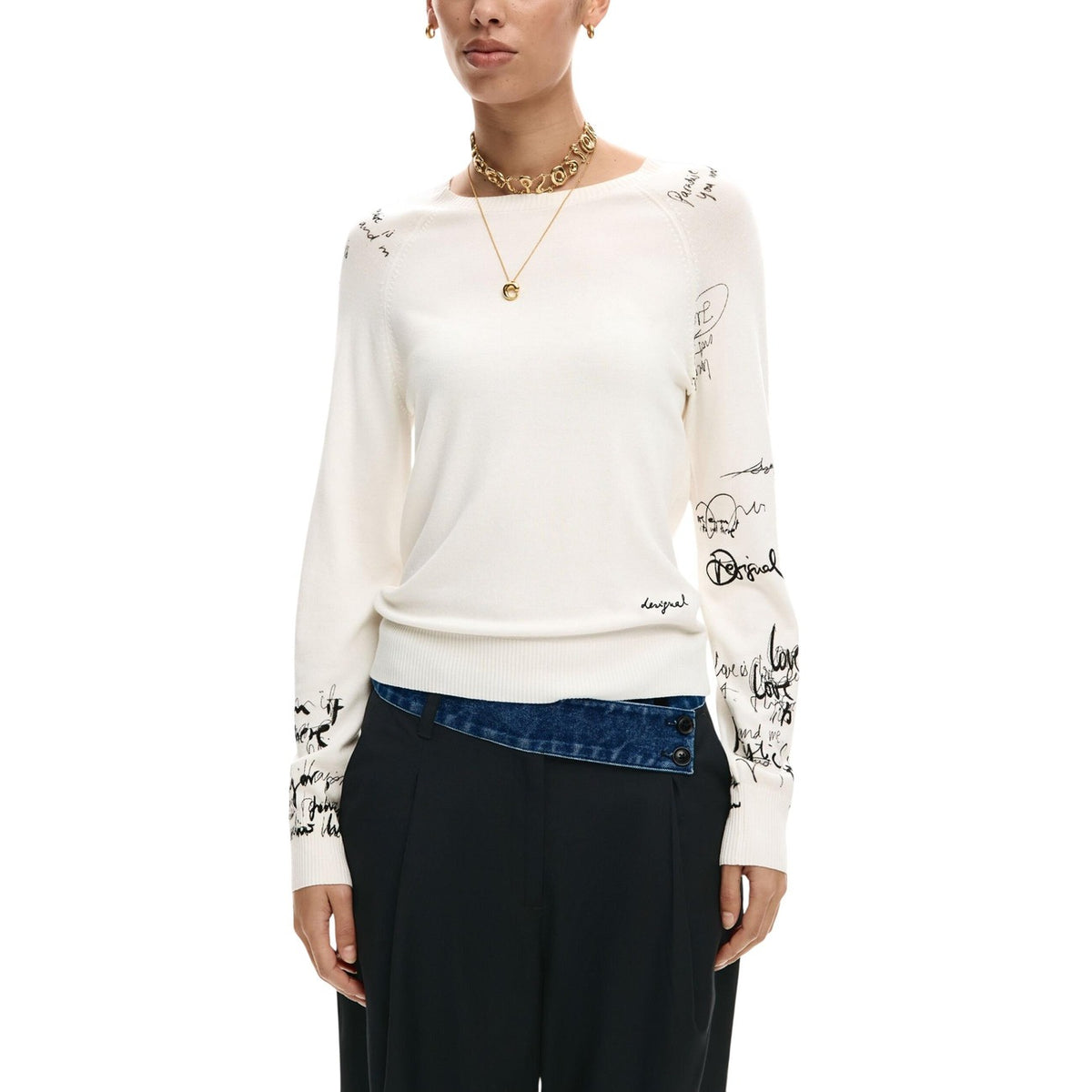 Image 4 : Pull Desigual femme noir motif imprimé sur mannequin, style décontracté chic — delvale