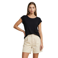 Image 9 : Look complet avec la blouse Only femme imprimée ikat associée à un pantalon droit noir — Delvale