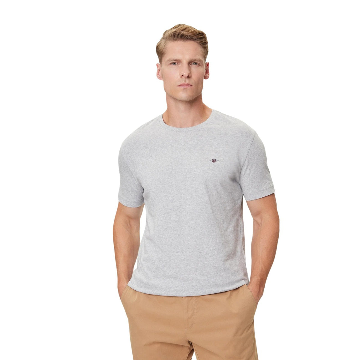 Image 8 : Présentation du t-shirt Gant homme col rond bleu marine sur fond blanc, vue complète — Delvale