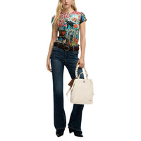 Image 2 : Détail du capitonnage linéaire vertical du sac Desigual beige et verrou métallique argenté — Delvale
