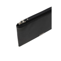 Image 3 : Détail pochette Calvin Klein homme cuir noir, zip argenté et finition premium épurée — Delvale