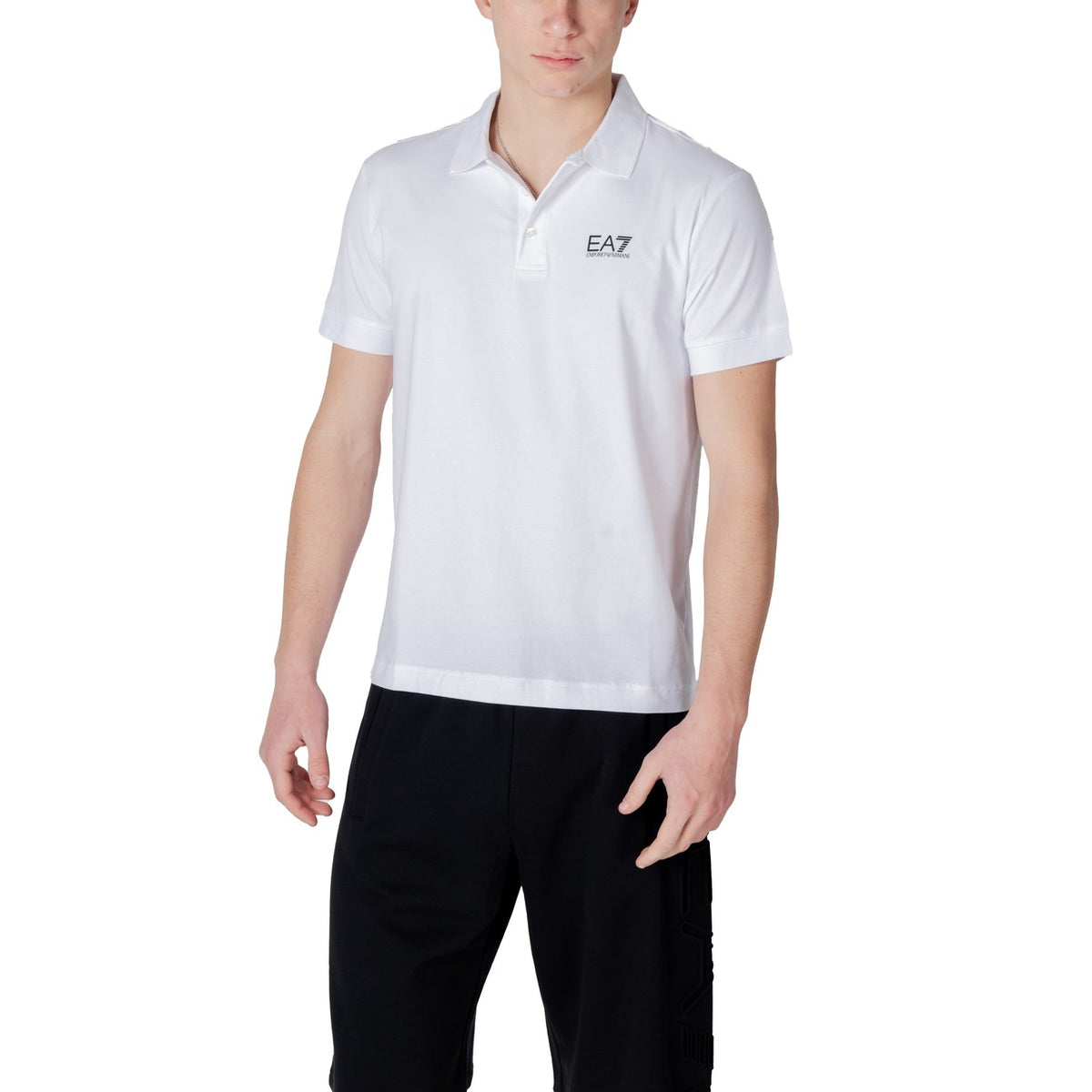 Image 1 : Polo EA7 homme blanc en coton, vue de face avec col polo et manches courtes — Delvale